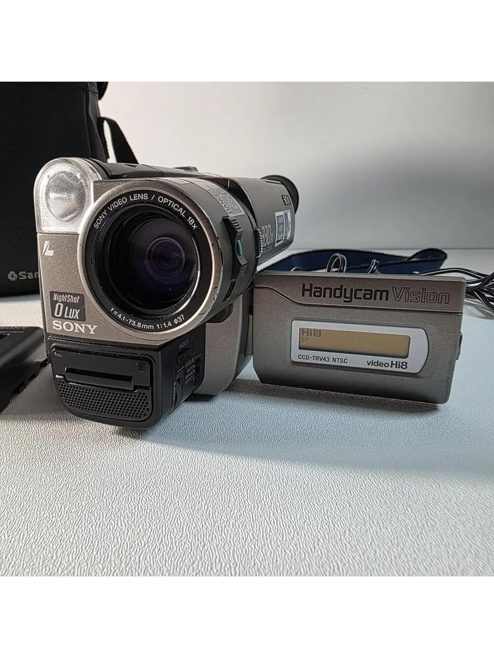 Sony CCD-TRV43 Hi8 Handycam Camcorder 330x Zoom SteadyShot w/ Night Vision
